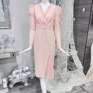 New 🎀 Luxury Pink Dress with Front Cut-Out and Sequin Mesh Long Sleeves.